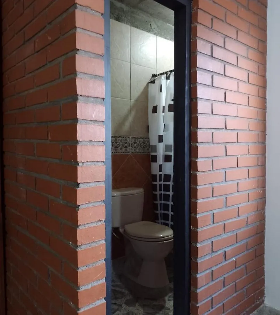 Casa De Alojamiento Las Guacamayas Medellin Homestay